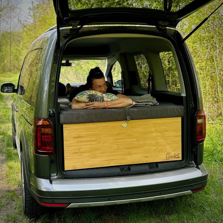 Ca. 120 x 200cm große Liegefläche im kurzen VW Caddy!